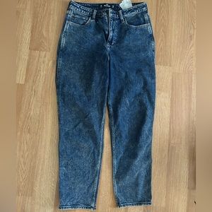 Hollister Ultra High Rise mom jean 11R